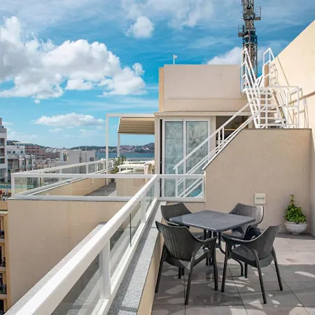 Brend New One Bedroom Penthouse شقة *