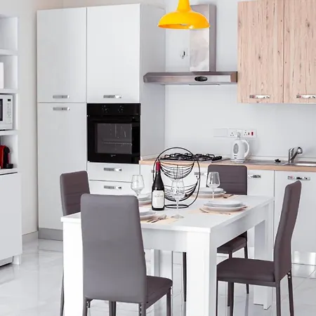 Brend New One Bedroom Penthouse 아파트 세인트폴스베이