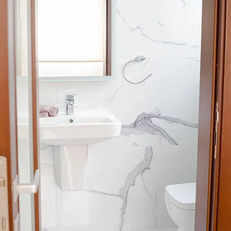 Brend New One Bedroom Penthouse خليج سانت بول